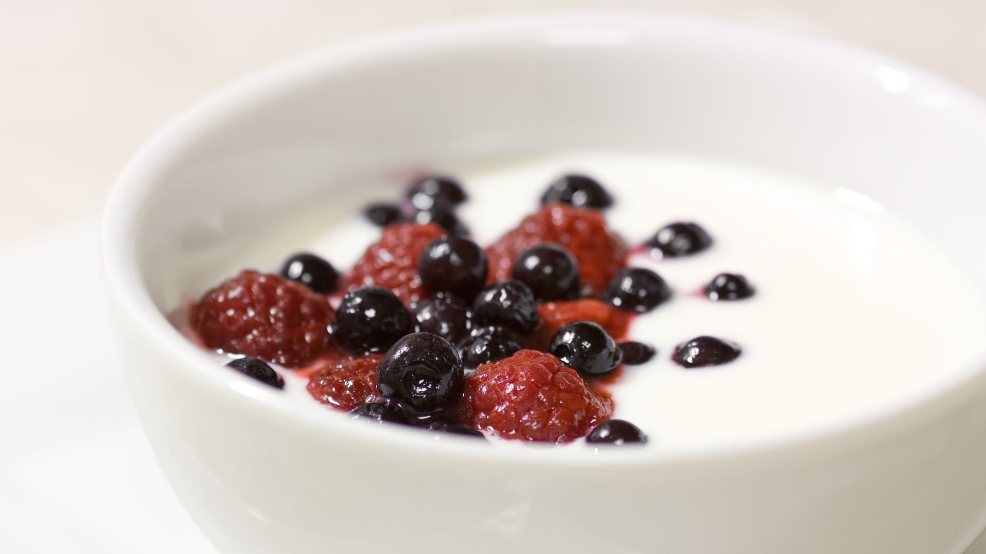 IDEA DE MERIENDA SALUDABLE CON FRUTA Y YOGUR YOGUR FRUTA MERIENDA SALUDABLE